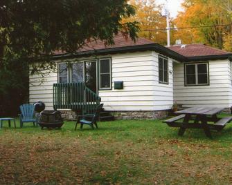 A Quiet Retreat In Door County Close To The Water, Shops, Eateries And Golf. - Baileys Harbor - Патіо