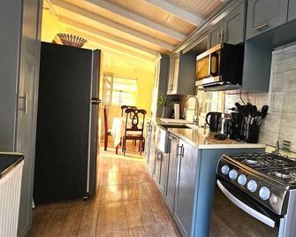Infinity Home with Ocean View - Soufrière - Kitchen