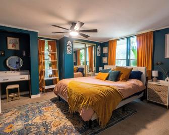 Artsy, Pet-Friendly, Relaxing Escape Near St. Andrews Bay in Panama City Florida - Panama City - Schlafzimmer