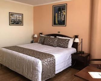 Hotel Pensión Bonifaz - Quetzaltenango - Bedroom