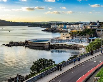 2 Bed - Leeward House by Pureserviced - Plymouth