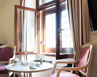 Malteser Komturei Hotel / Restaurant - Bergisch Gladbach