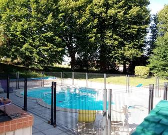 les Ormes de Belluire - Fléac-sur-Seugne - Piscina