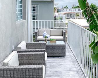 Beautiful Modern Apartment Near To The Airport And The Beach 1504 - Carolina - Balcón