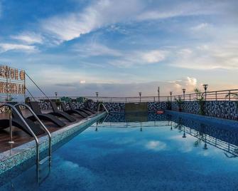 Hotel Ratneswar - Alīpur Duār - Piscina