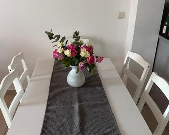 Fleiderbusch Kamin Haustier - Börgerende-Rethwisch - Dining room