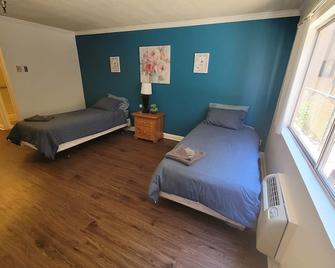 (A09) Spacious Double Bed Suite - Beverly Hills - Bedroom