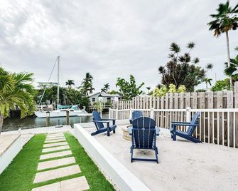 Updated St James City Home on Canal with Pool and Dock - Saint James City - Patio