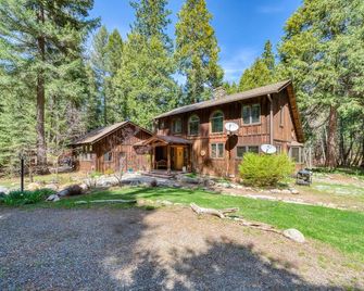 Quiet get away on a private creek. Hot tub, infrared sauna and massage table. - Quincy - Edificio