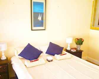 Quiet room in leavy suburb, 5 minutes away from wine farms - Kuils River - Bedroom