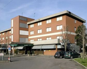 Cdh Hotel Modena - Modena - Building