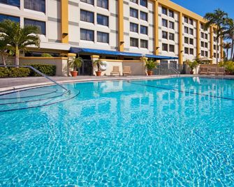 Holiday Inn Express & Suites Miami - Hialeah - Hialeah - Svømmebasseng
