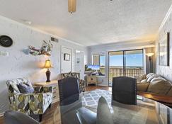 Ocean View Condo - Perfect Location! 2 Br 2 Ba - Hilton Head Island - Living room