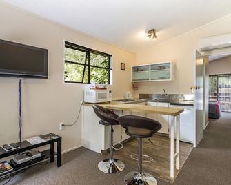Judges Pool Motel Turangi - Turangi - Kitchen