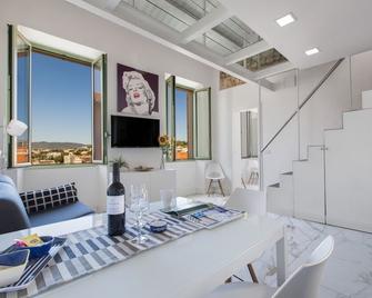 Cannes Old Town Suites - كان - غرفة طعام