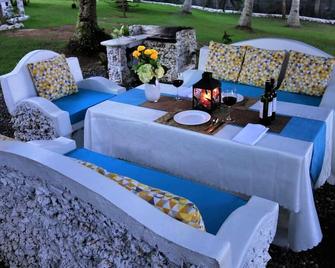 Lankenua Cottage With Aircon Pool Gym - Island Garden City of Samal - Patio