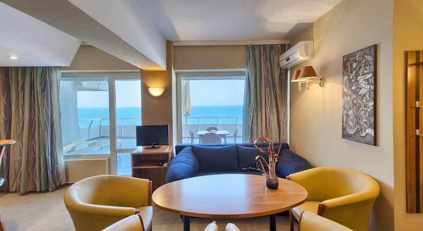 Savoy Hotel - מאמאיה - סלון