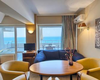 Savoy Hotel - Mamaia - Vardagsrum