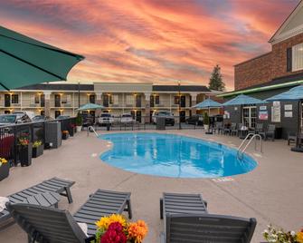 Best Western Hendersonville Inn - Hendersonville - Басейн