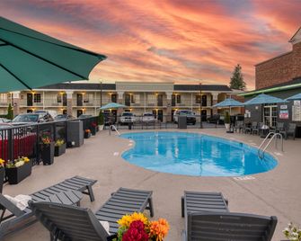 Best Western Hendersonville Inn - Hendersonville - Zwembad
