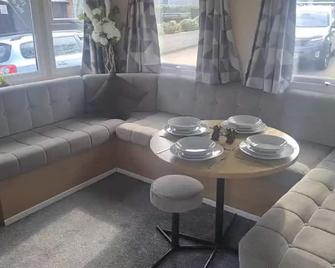 3 bedroom caravan near Mablethorpe - Louth - Living room