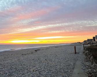 Scenic views, walk to beach. - Marshfield