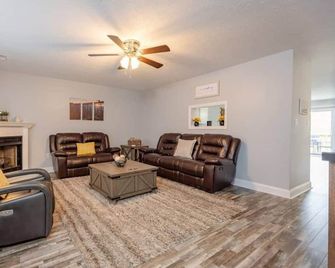 King Master Suite/Cozy townhome, Close to WVU - Morgantown - Huiskamer