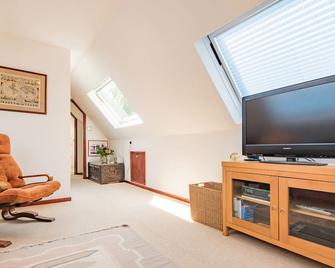 Mitford Lodge - Wye - Living room