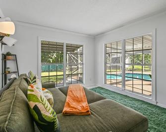 Tropical Beach & Lakefront Home - West Palm Beach - Sala
