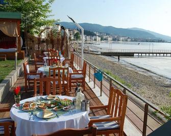 Grand Koru Otel Beach - Cinarcik - Balkón