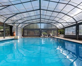Wyndham Garden Lujan - Luján - Piscina