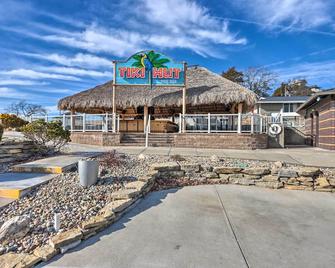 Deck + Fire Pit: Margaritaville Resort Home! - Osage Beach - Building