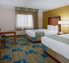 La Quinta Inn & Suites by Wyndham St. Pete-Clearwater Airpt