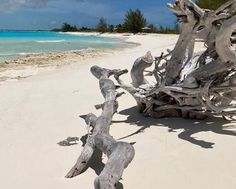 Pedrini Cottages - Newly renovated with AC and WiFi in beautiful Long Island. - Deadman's Cay - Playa