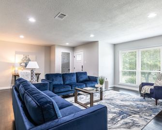 Bright and Stylish Home - דאלאס - סלון