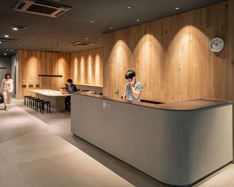 Capsule Plus Yokohama Sauna & Capsule - Yokohama - Front desk