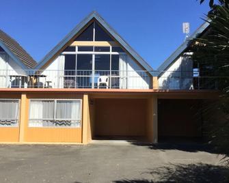 Milton Chalet Motel - Nelson - Outdoor view