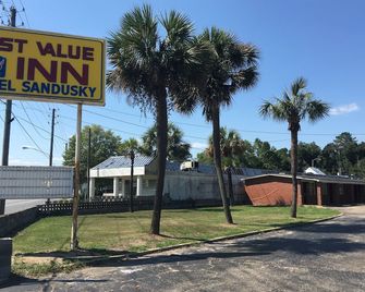 Best Value Inn Motel Sandusky - Marianna - Gebäude
