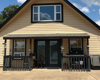 Attention Canton First Monday shoppers and Fishermen! - Emory - Edificio