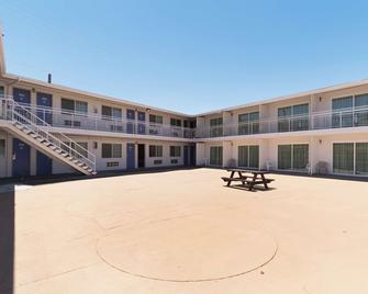 Motel 6 Barstow, Ca - Route 66 - Barstow - Bygning