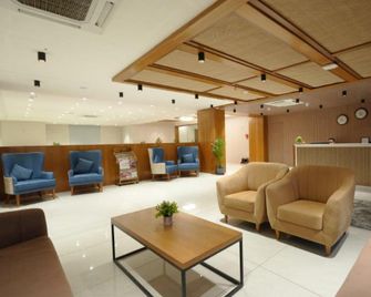 The Blues Hotel - Sānand - Lounge