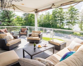 Lakefront Luxury & Stunning Sunsets! (May 15 -Jun 18 & Sept) Spring Sale On Now) - Sylvan Lake - Balcony