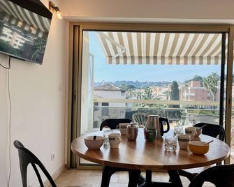 Modern studio with parking and air conditioning in Cavalaire-sur-Mer - Cavalaire-sur-Mer - Essbereich