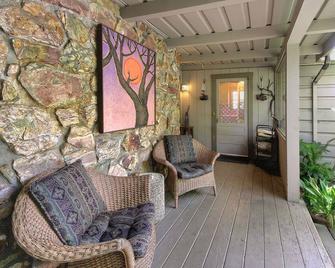 Vacation Home Overlooking Heart's Desire Beach at Tomales Bay - Inverness