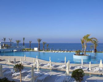 King Evelthon Beach Hotel & Resort - פאפוס - בריכה