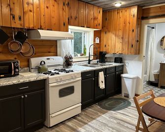 River's Edge, Wisconsin River home located in the city of Rhinelander - Райнлендер - Кухня