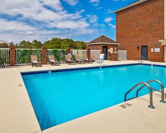 Best Western Plus Silver Creek Inn - Swansboro - Piscina