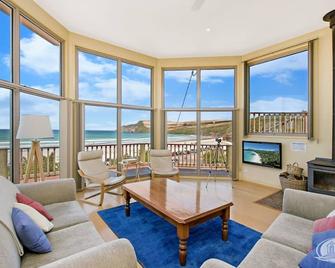 Abalone Beach House - Magnificent Beachfront Home - Cape Bridgewater - Living room