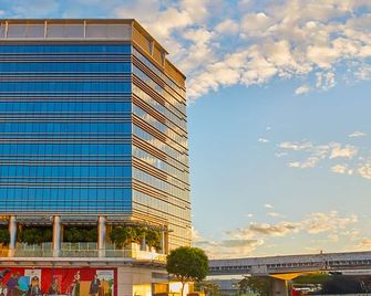 Savoy Hotel Manila Near Airport Naia Terminal 3 Mnl - Manila - Building