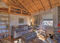 Scenic Greers Ferry Cabin with Deck and Fire Pit! - Heber Springs - Oturma odası